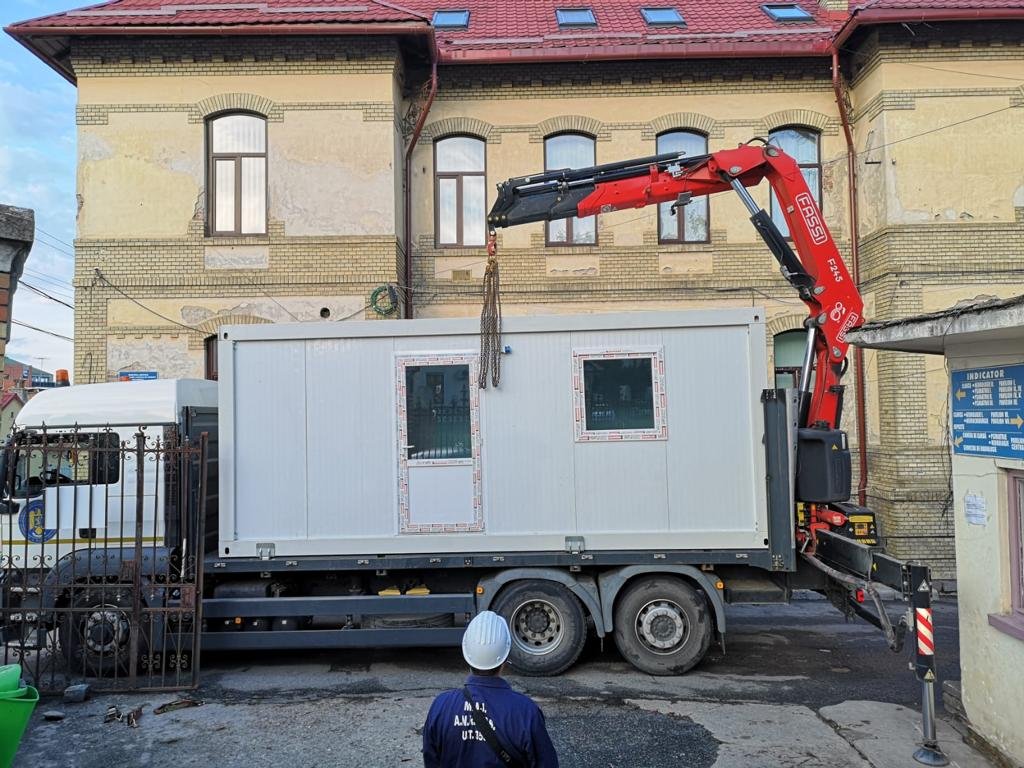 Containere de triaj epidemiologic în mai multe spitale din Cluj