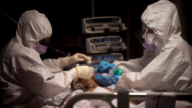 3 cadre medicale au murit de COVID în 48 de ore. "Oameni cu care lucrezi zi de zi se sting sub mâinile tale și nu ai ce să faci”