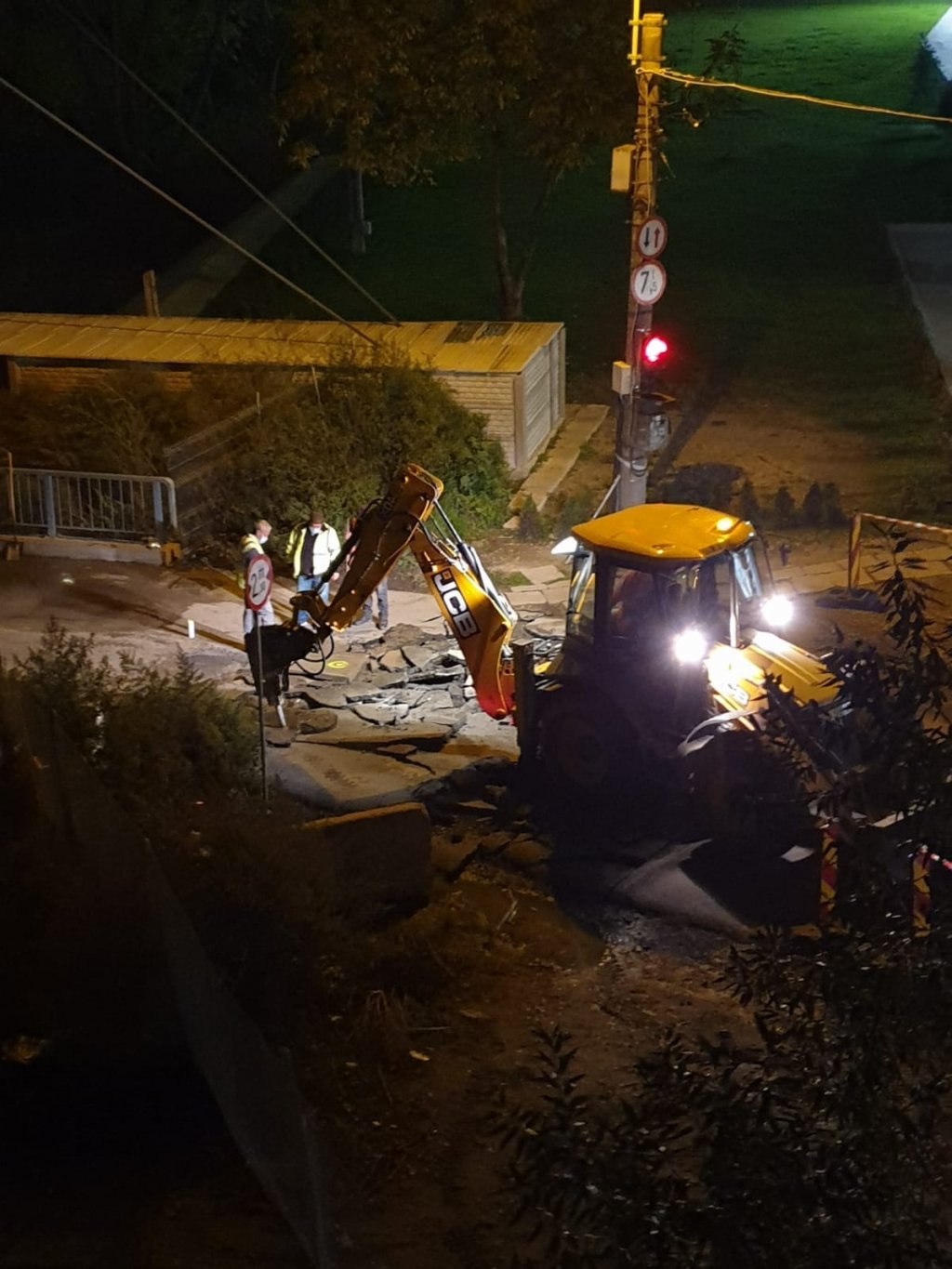 La loc comanda. Se sparg intrările pe Podul Porțelanului