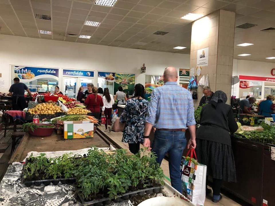 De luni luăm legume doar din supermarket la Cluj-Napoca. Piețele se închid