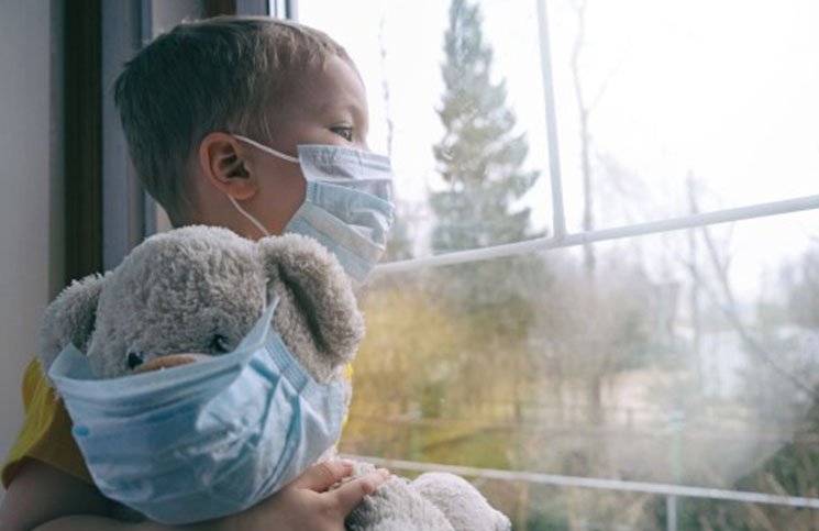 Peste 240 de copii cu COVID sunt în spitale, dintre care 8 la ATI