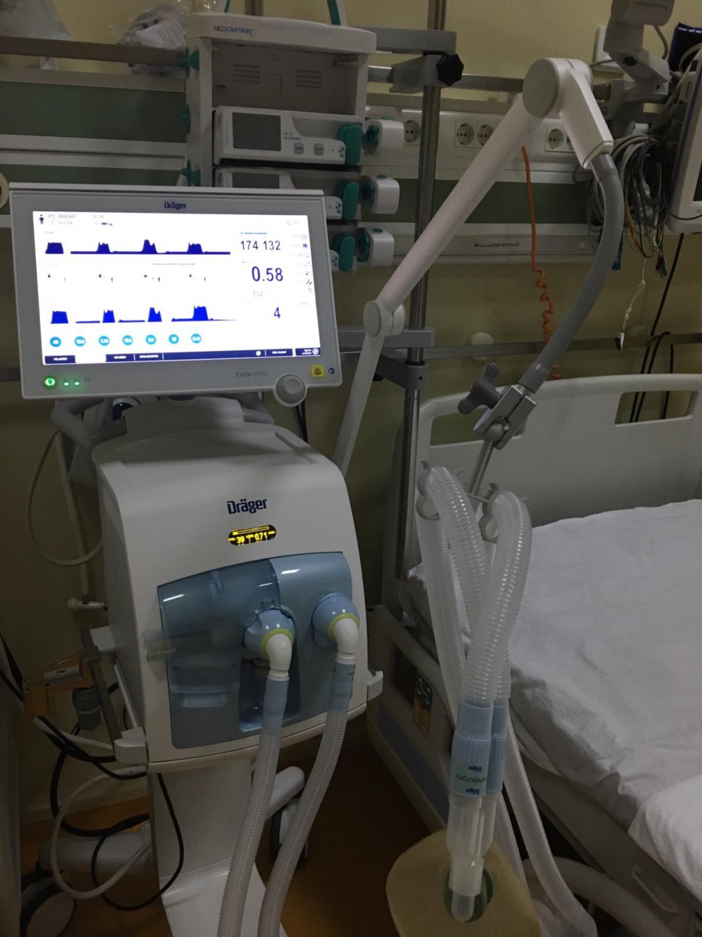 Două ventilatoare invazive care vor salva vieți, donate Spitalului Județean Cluj