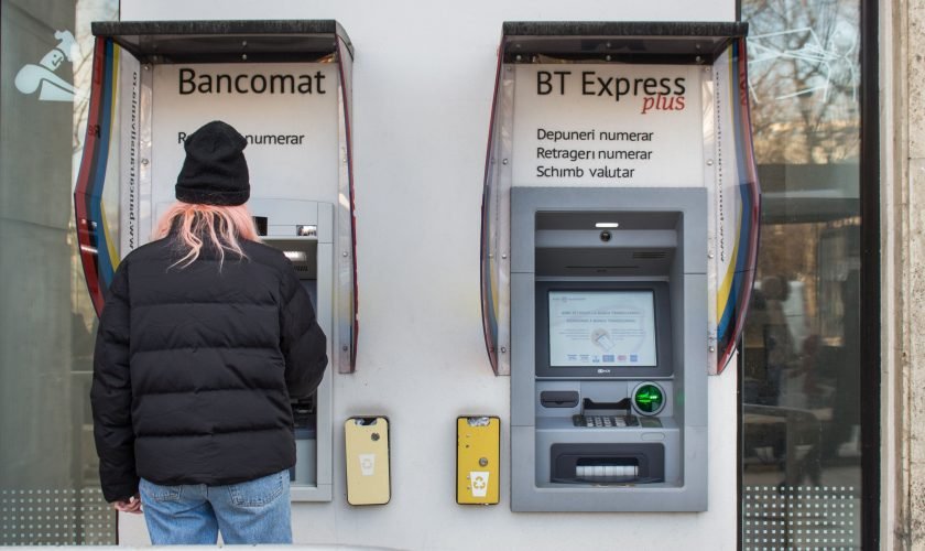 Cea mai mare bancă din România: credite mai multe, venituri mai mici