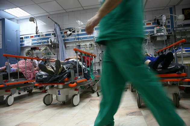 Cine păzeşte spitalele COVID? Un bărbat infectat cu coronavirus a fugit de trei ori din spital în aceeaşi zi