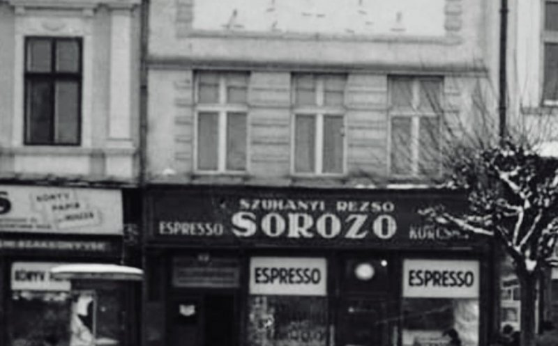 Clujenii, mari iubitori de cafea. Fotografie de pe Bdul. Eroilor, într-o iarnă a anilor '30