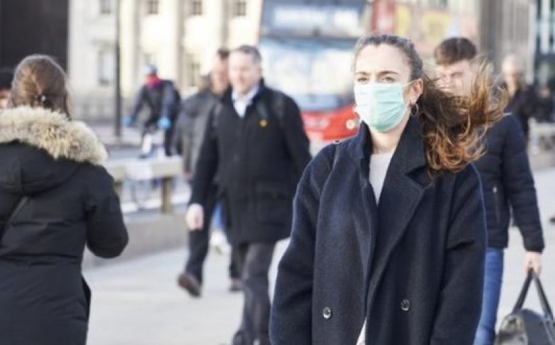 Mai este obligatorie masca dacă ne vaccinăm anti-COVID?