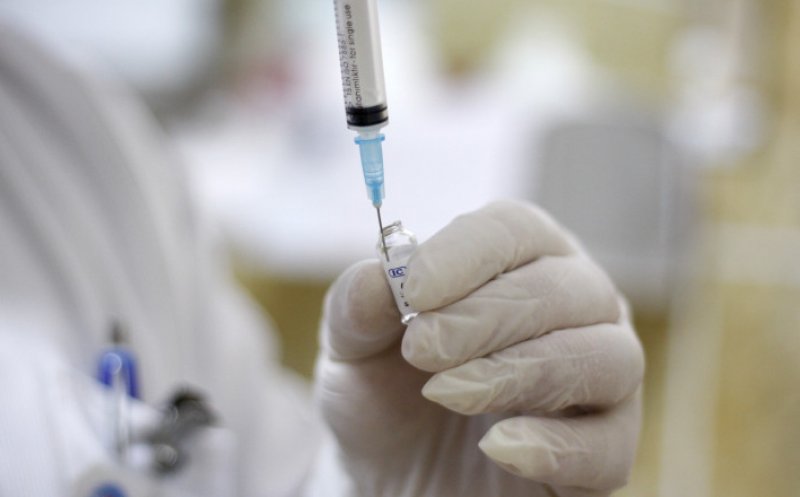 Vaccinul anti-COVID ar putea ajunge în România luna viitoare și va fi distribuit în 6 centre regionale