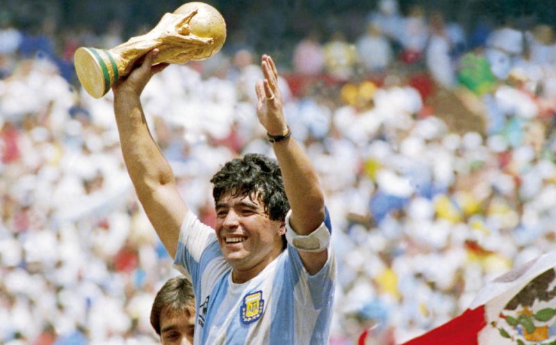 Tragedie în fotbalul mondial. Diego Maradona a murit