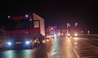 Poleiul face ravagii în Cluj. Tir răsturnat la Izvoru Crișului