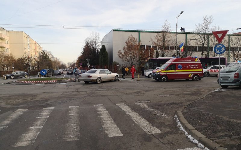 Accident în sensul giratoriu de pe Fabricii. O persoană a ajuns la spital