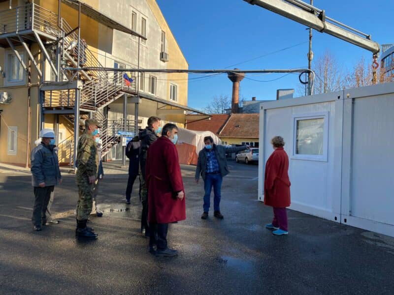 Încă patru containere pentru triaj epidemiologic la Cluj. Două ajung la Pediatria de pe Moților