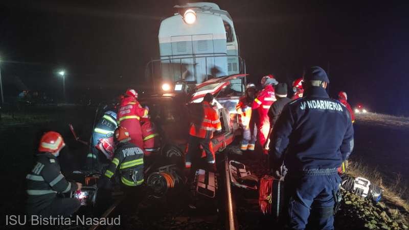 Un bărbat a murit şi două fetiţe au ajuns în stare gravă la spital. Autoturismul lor a fost lovit de un tren care circula pe relaţia Lunca Ilvei - Cluj