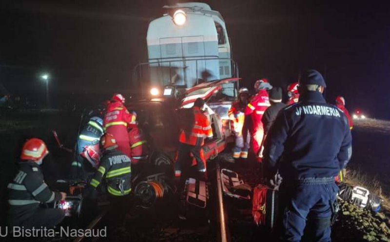 Un bărbat a murit şi două fetiţe au ajuns în stare gravă la spital. Autoturismul lor a fost lovit de un tren care circula pe relaţia Lunca Ilvei - Cluj