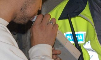 Poliţist de la rutieră prins beat la volan după ce a băgat maşina în gard pe Soporului. S-a ales cu dosar penal