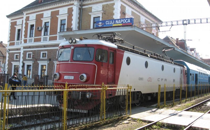 Tâlhărie într-un tren care venea la Cluj. Un tânăr a fost bătut și jefuit
