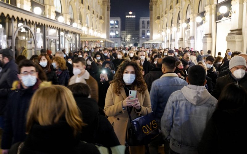 Străzile s-au umplut de lume în Italia după relaxarea restricţiilor. Bate la uşă al treilea val?