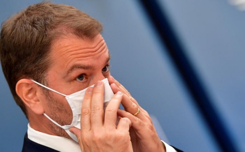 Premierul Slovaciei, depistat cu COVID, după summit-ul la care s-a întâlnit cu Macron