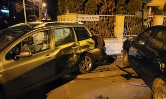 Două mașini au fost avariate serios azi-noapte, în urma unui accident. Cine a fost de vină