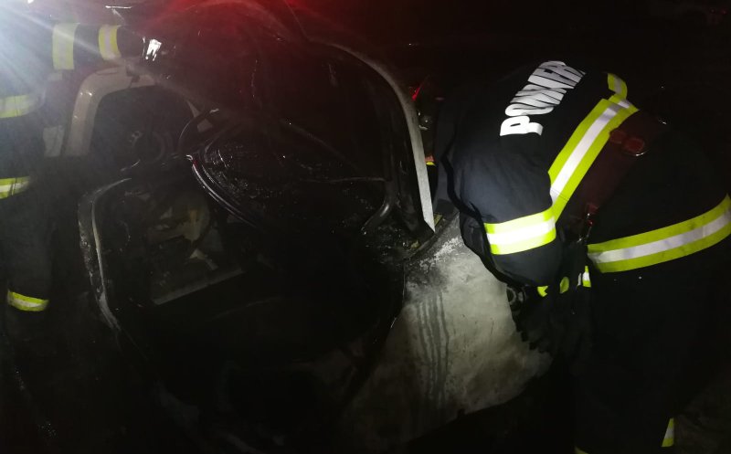 Incendiu pe o stradă din Cluj. O mașină a luat foc în parcare