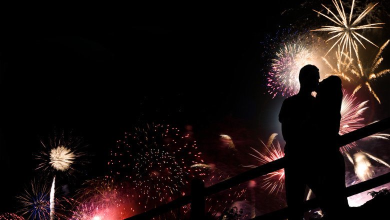 Marea Britanie interzice sărutul de Revelion