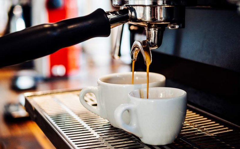 Vaccinul anti-COVID, salvarea antreprenorilor. Managerul unui lanţ de cafenele din Cluj: „Imunizarea ar trebui accelerată ca să salvăm economia”
