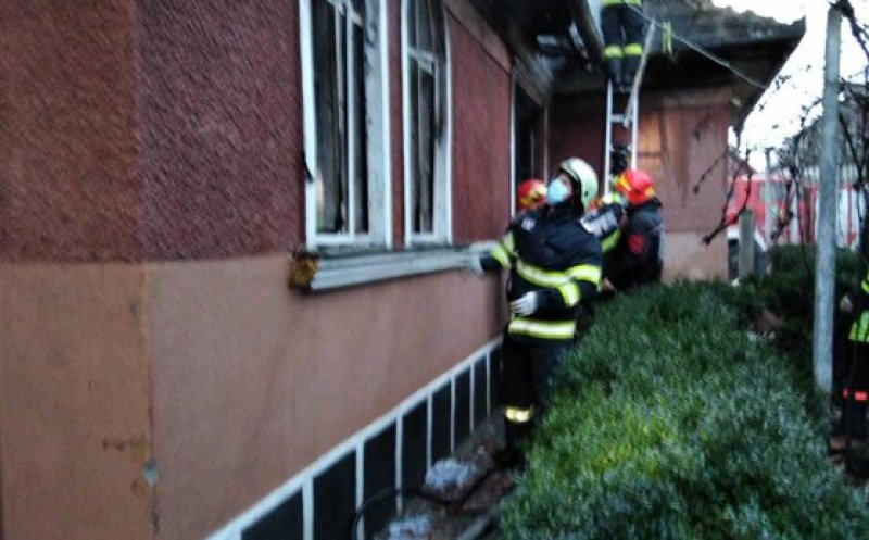 Explozie urmată de incendiu, în judeţul Cluj. O femeie a fost găsită fără viaţă în locuinţa distrusă
