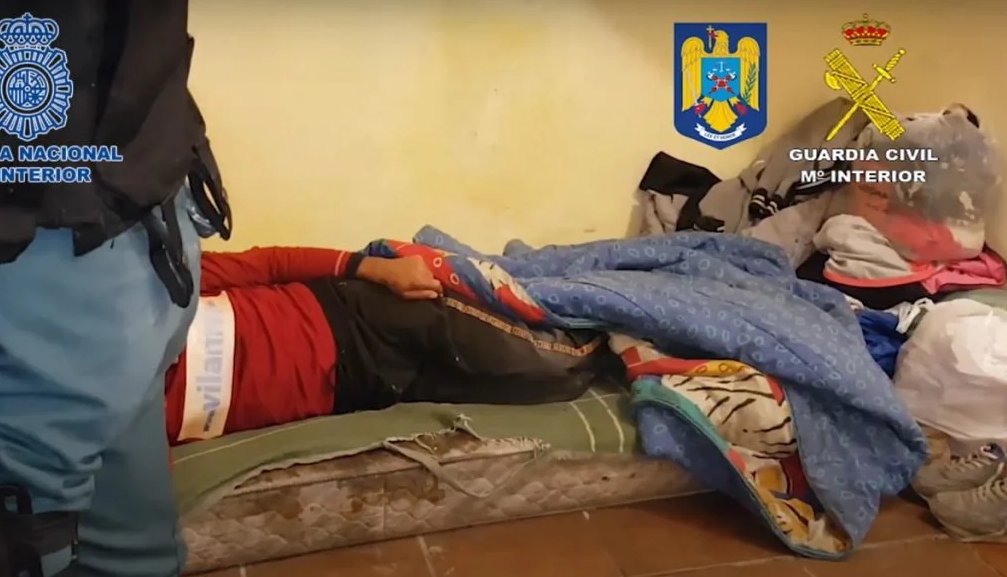 Românii, sclavii românilor în Spania: traficaţi, sechestrați, exploataţi, fără telefoane, fără bani. Între ei, și o copilă de 14 ani, însărcinată