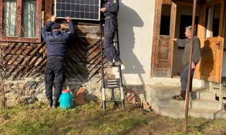 Cadouri de la jandarmi pentru 15 familii din zone montane greu accesibile din Cluj