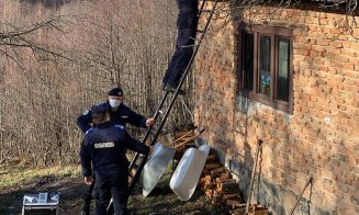 Cadouri de la jandarmi pentru 15 familii din zone montane greu accesibile din Cluj
