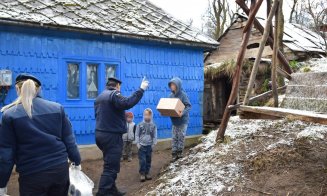 Cadouri de la jandarmi pentru 15 familii din zone montane greu accesibile din Cluj