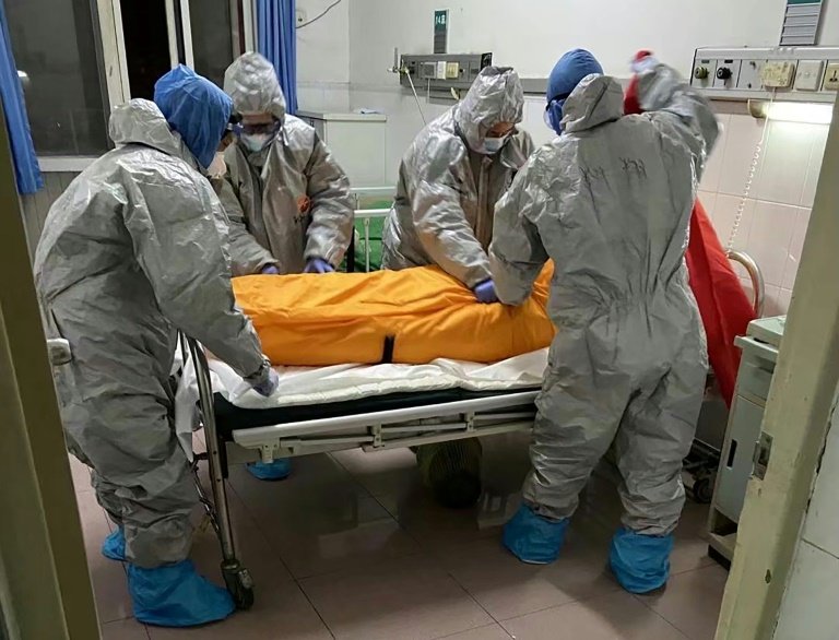 Un an de la primul deces provocat de COVID-19 în China. "Nu există nicio dovadă că virusul se poate răspândi de la om la om"