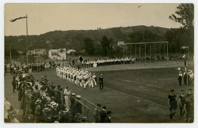 Defilare pe Stadionului Orașului, anul 1913
