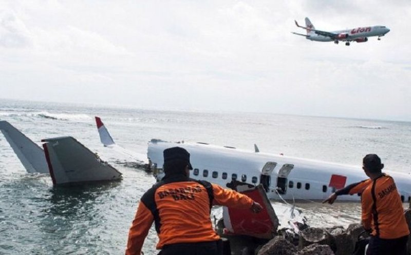 Ultimele mesaje publicate de pasagerii din avionul prăbușit în Indonezia: „Îmi place foarte mult să zbor”
