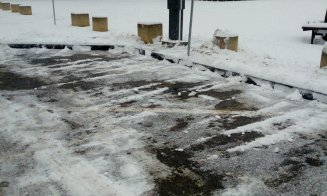 Acțiuni ample de deszăpezire la Turda. S-a intervenit pe drumuri, parcări, trotuare