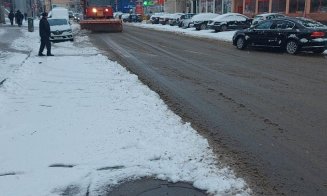 Acțiuni ample de deszăpezire la Turda. S-a intervenit pe drumuri, parcări, trotuare