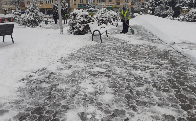 Acțiuni ample de deszăpezire la Turda. S-a intervenit pe drumuri, parcări, trotuare
