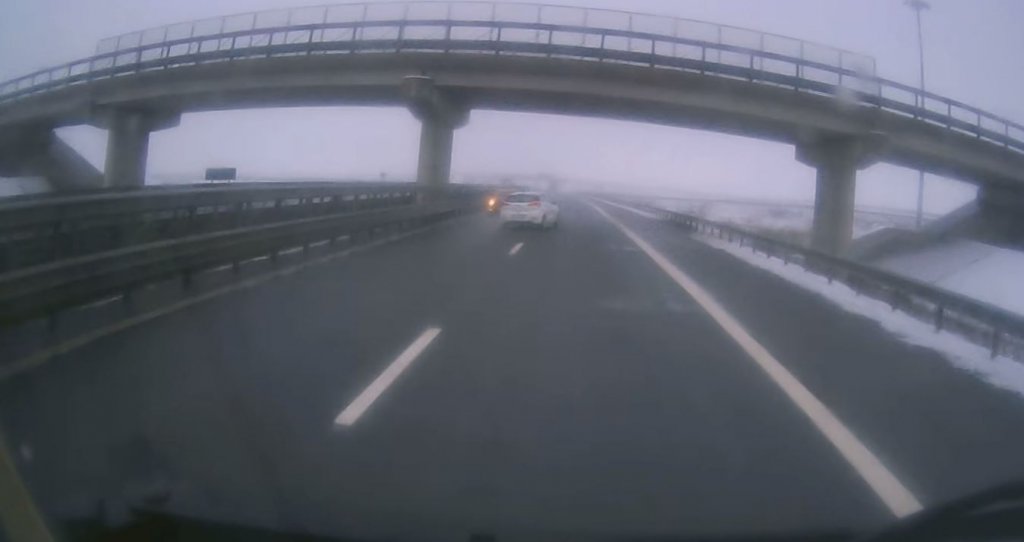 La un pas de tragedie pe A3, Gilău - Turda! Un șofer evită în ultimul moment o mașină care circula pe contrasens