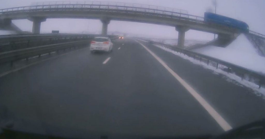 L-au prins! Ce a pățit șoferul care a intrat pe sensul opus pe autostrada Gilău-Turda