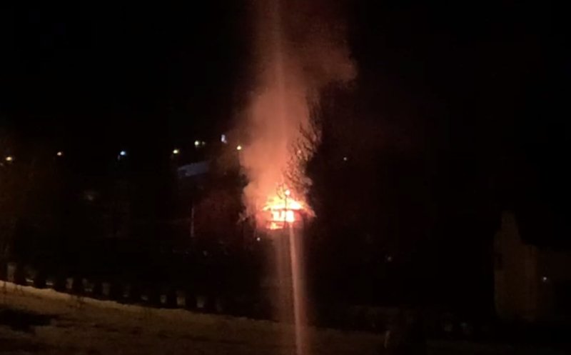 UPDATE Incendiu la o casă din Cluj. Pompierii au intervenit timp de două ore