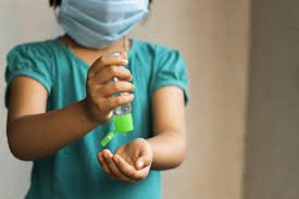 Copiii care se îmbolnăvesc de COVID ar putea rămâne cu sechele pulmonare. Avertismentul medicilor