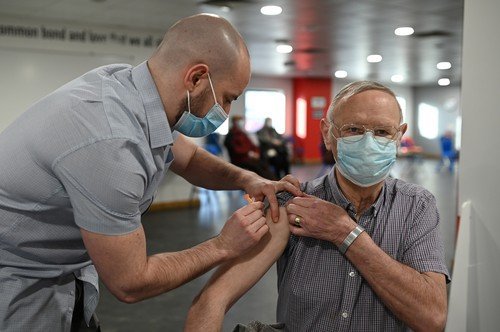 Numărul de persoane pe care România ar trebui să le vaccineze pe zi pentru a îndeplini obiectivul propus de Comisia Europeană