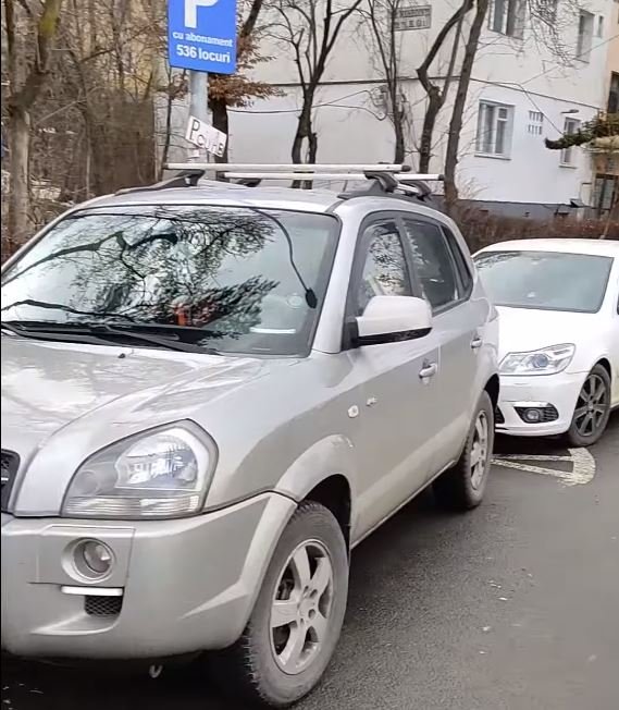 Scandal pentru un loc de parcare în Cluj. "Apare agresiv, ne zice că el lucrează la primărie. Se dă jos la tata și îl amenință că îl nenorocește"