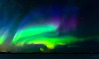 Splendoare pe cer! Aurora boreală, spectacolul "umbrelor" care dansează