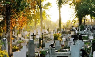 Un clujean, în loc să îşi poată înmormânta soţia, e îngropat cu drumuri şi hârtii de Administraţia Cimitirelor. Ce spune Primăria