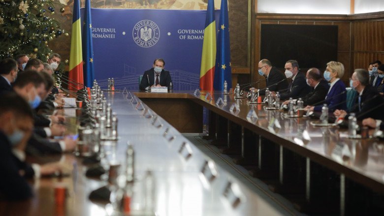 Prefecții și subprefecții devin demnitari publici. Apare şi funcția de secretar general al instituției prefectului