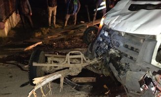 Două persoane au ajuns la spital în Gherla, după un accident între un autoturism și o căruță