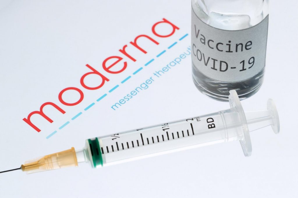 Încă 21.600 de doze de vaccin Moderna ajung mâine în România. La ce interval se administrează rapelul