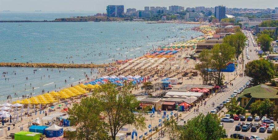 Rezervările de vacanţe pe litoralul românesc s-au dublat în contextul campaniei de vaccinare anti-COVID