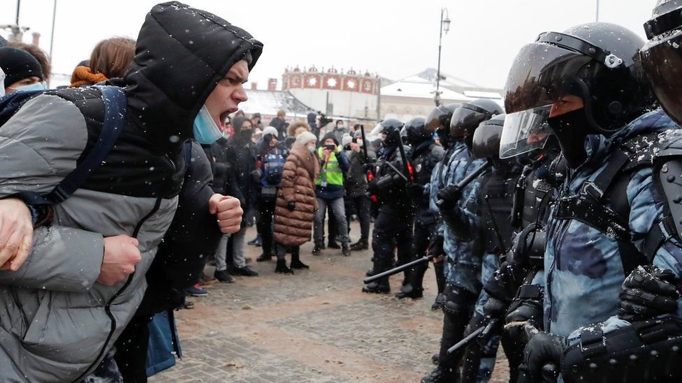 Mii de persoane au fost reţinute la protestele din Rusia