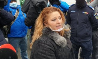 Diana Șoșoacă, încă un scandal la porțile unui spital: „Aveți obligația să mă lași să intru, sunt senator al României”